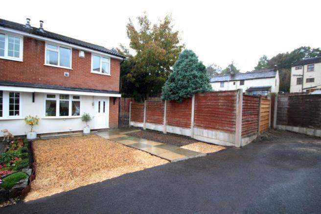 House Burdett Avenue in Rochdale