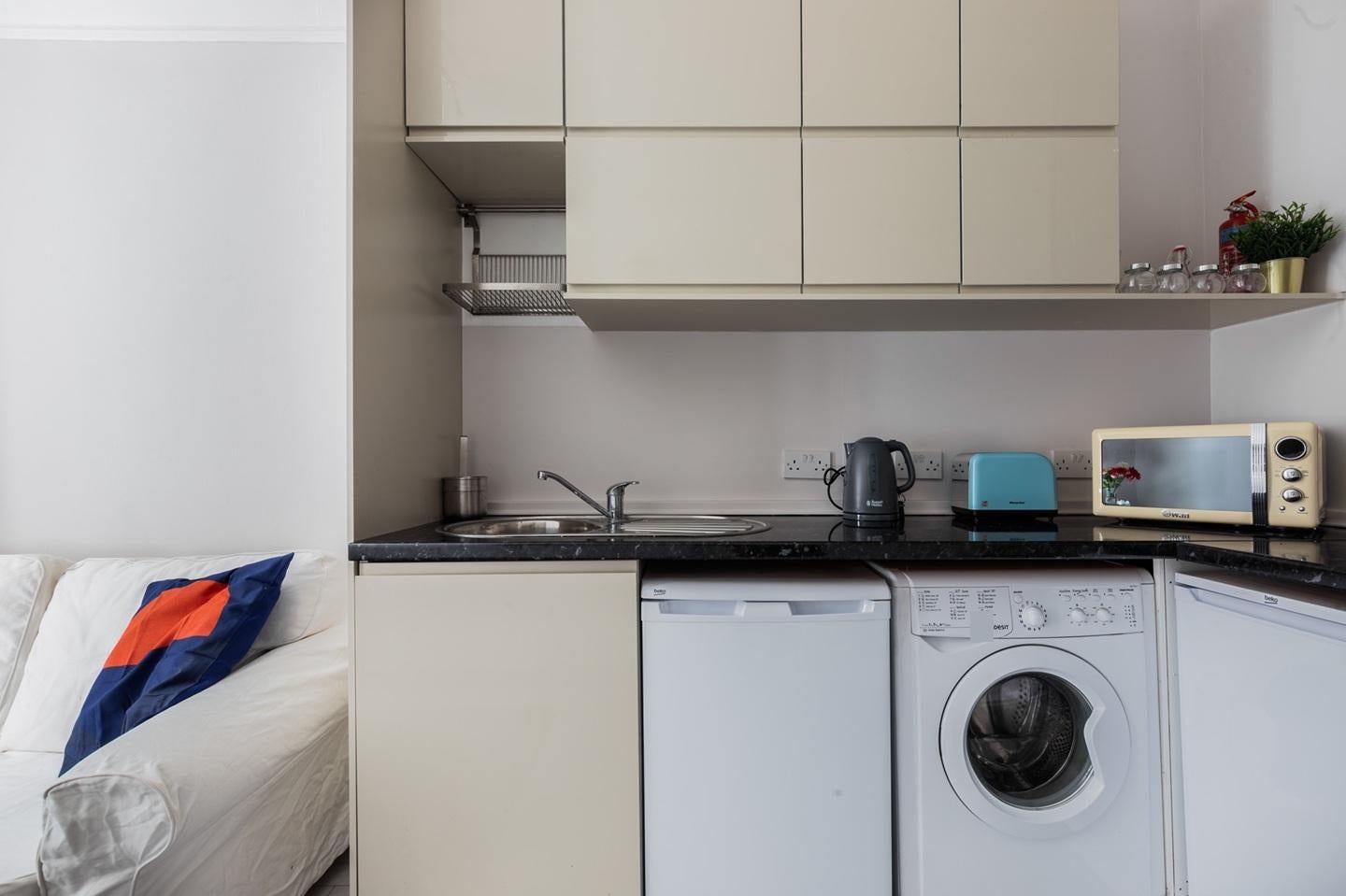 Flat Tavistock Place in Greater London