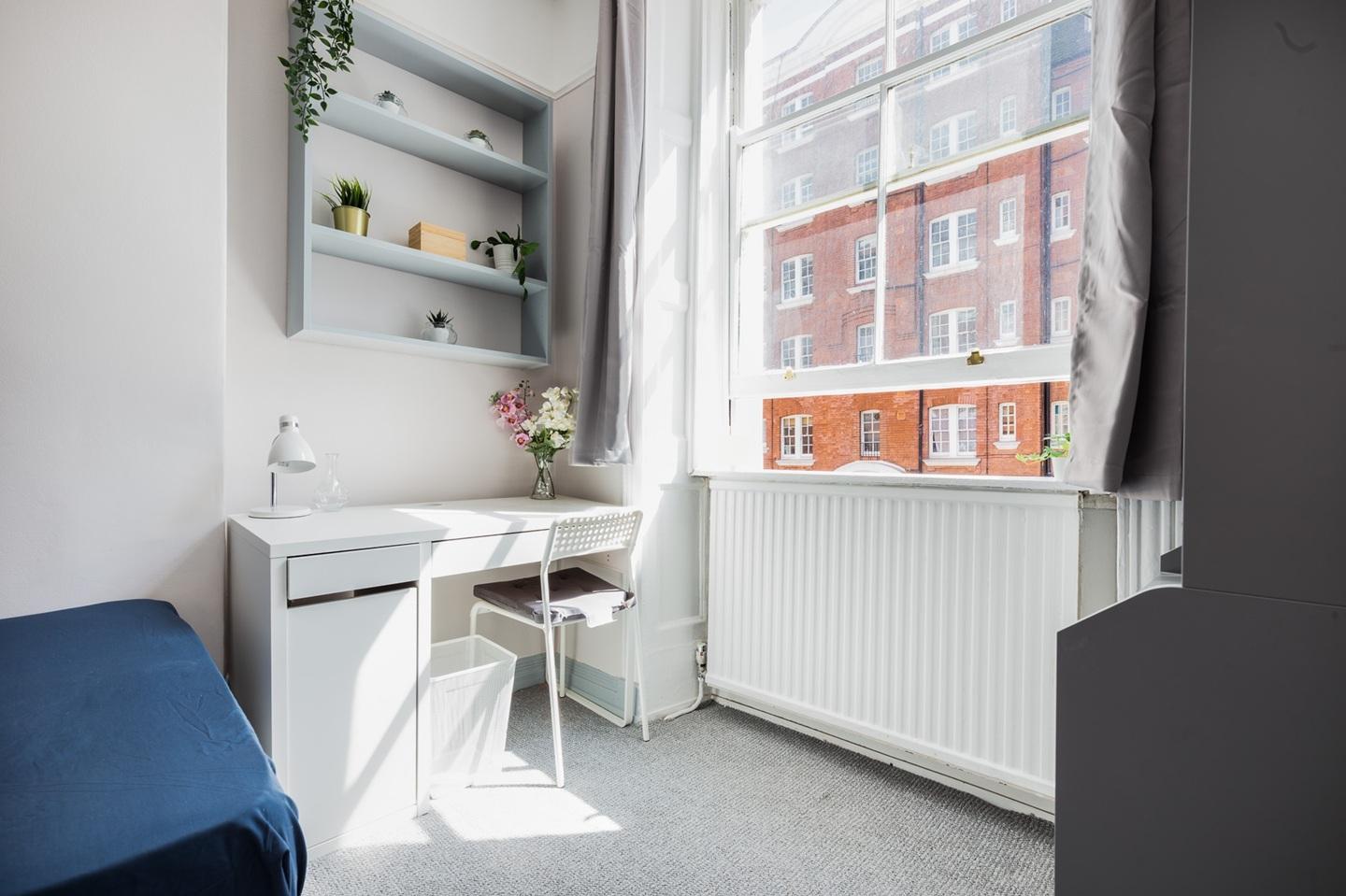 Flat Tavistock Place in Greater London