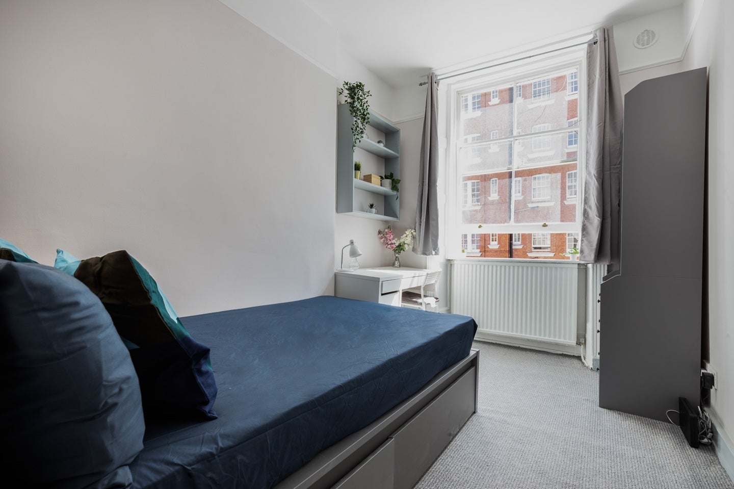Flat Tavistock Place in Greater London