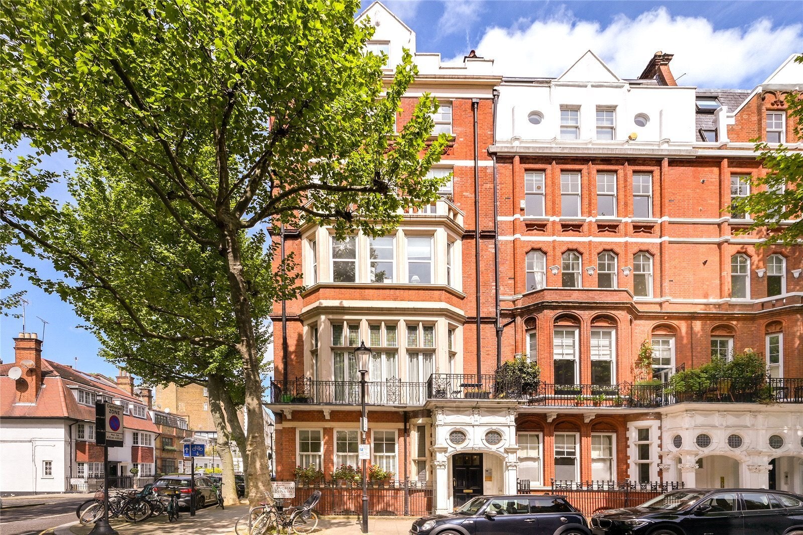 Flat Laverton Place in Greater London