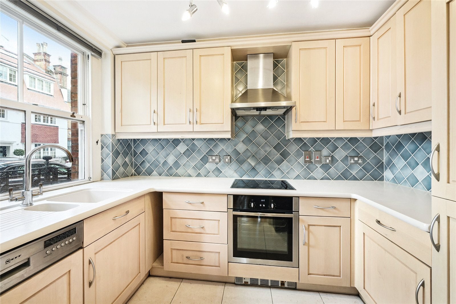 Flat Laverton Place in Greater London