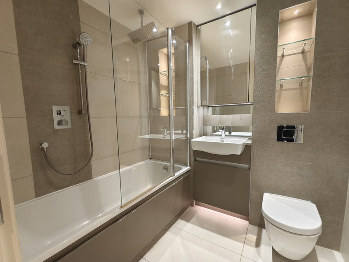 Flat Duke of Wellington Avenue in Greater London