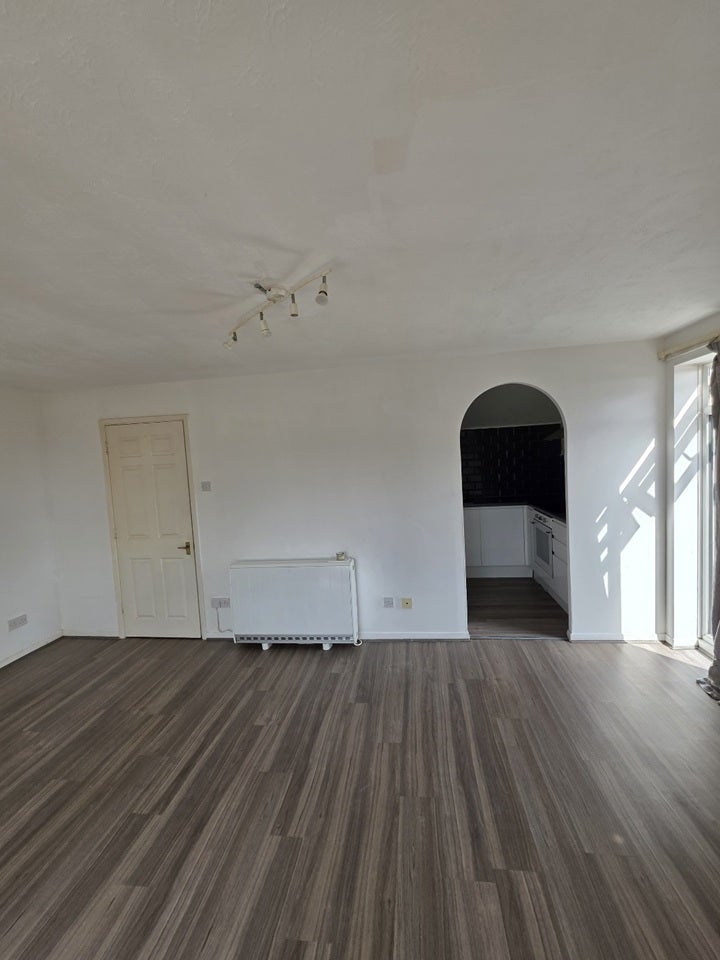 Flat Snowdon Drive in Greater London