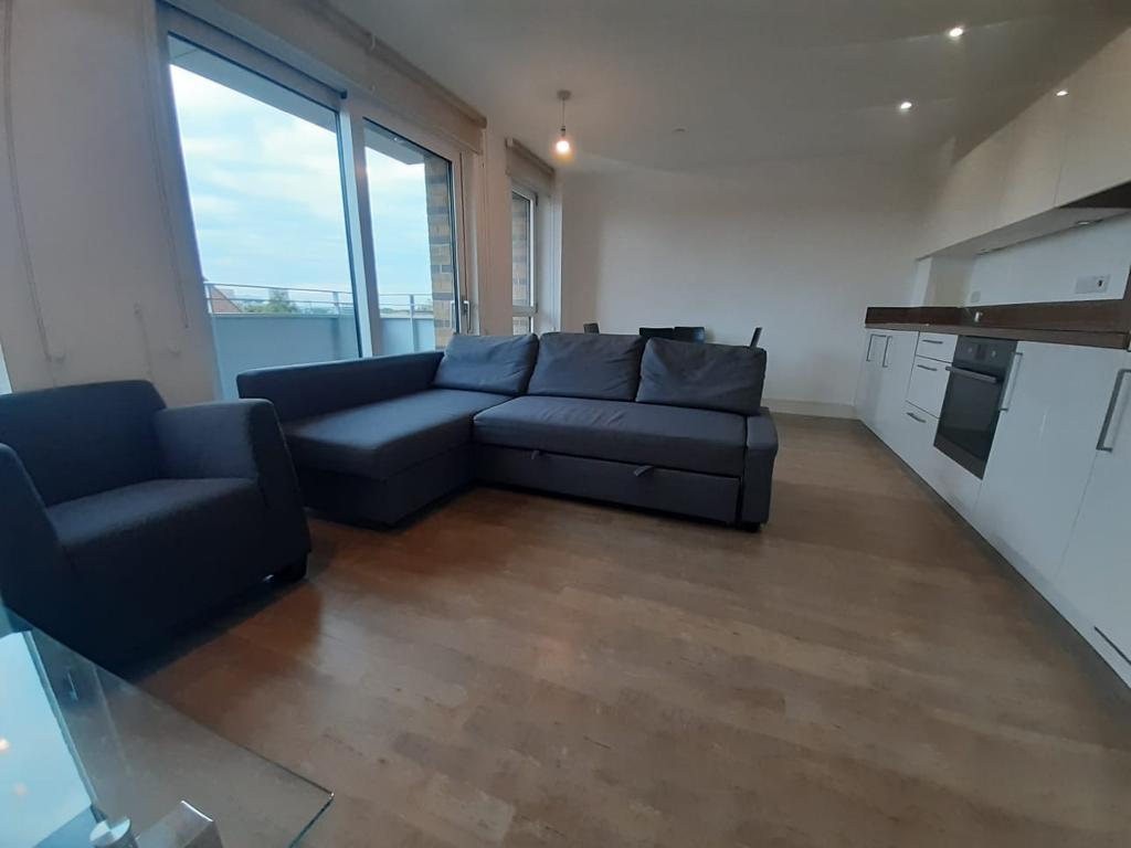 Flat Hannaford Walk in Greater London