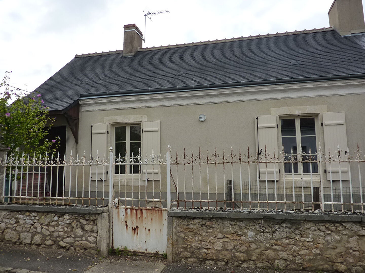 House Chemin de Tillé à l'Hêtre Brute in Le Breil-sur-Mérize