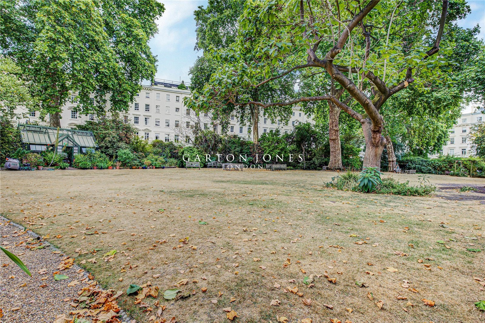 Flat Hugh Mews in City of Westminster
