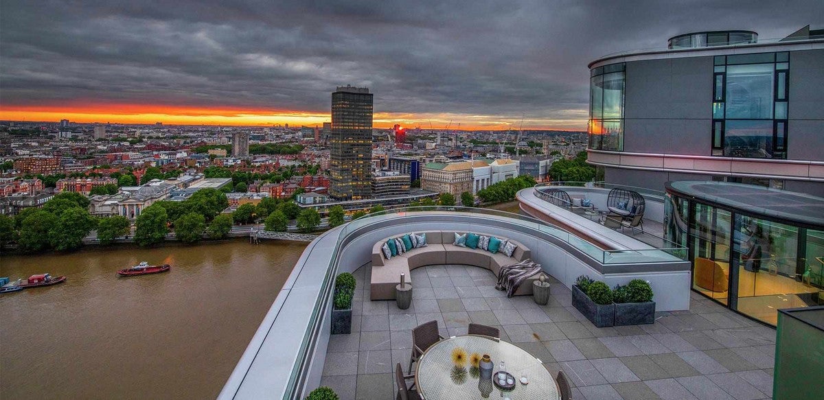 Flat Albert Embankment in Greater London