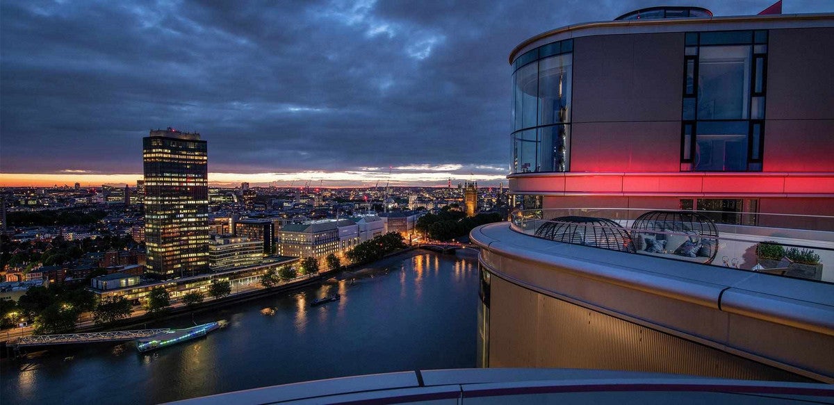 Flat Albert Embankment in Greater London