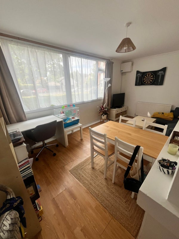 Flat Fernlea Road in Greater London