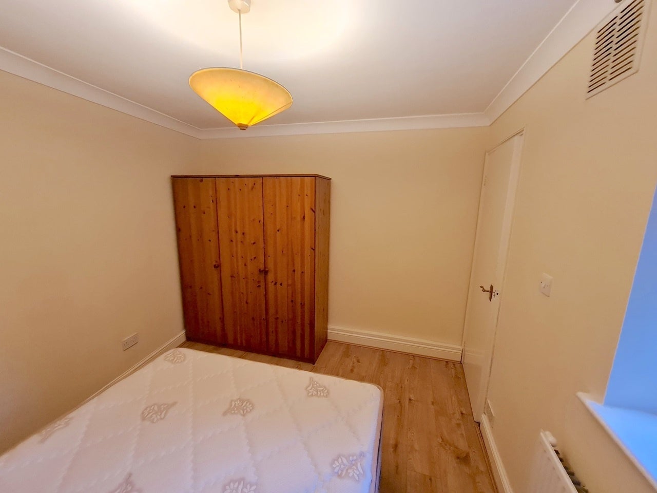Flat Stroud Green Road in Greater London