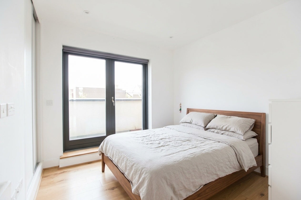 Flat Mortimer Road in Greater London