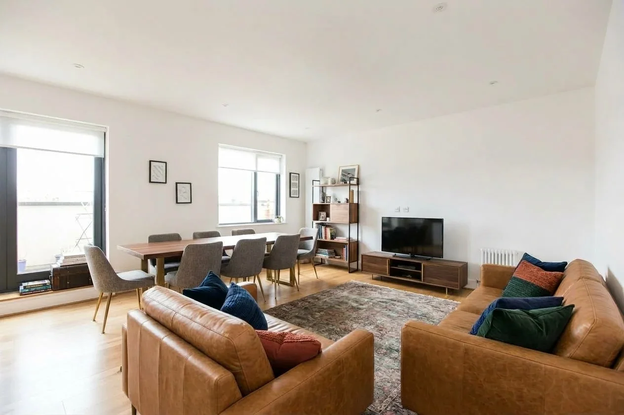 Flat Mortimer Road in Greater London
