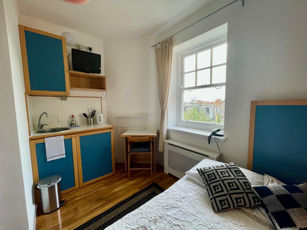 Flat Fulham Palace Road in Greater London