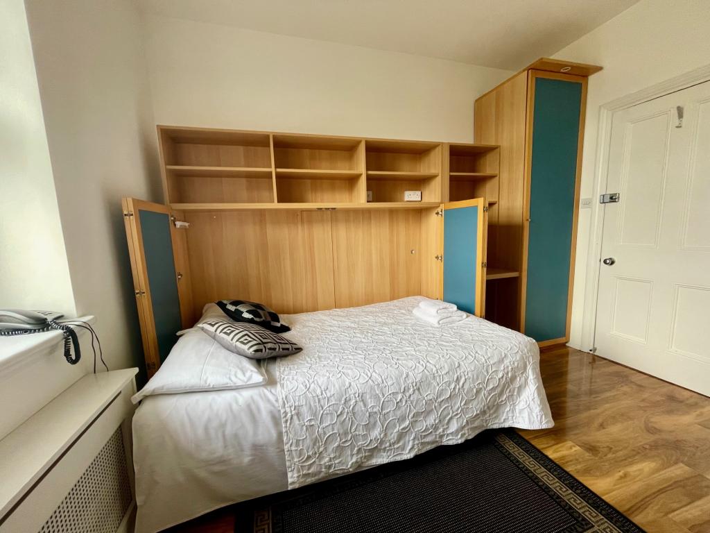 Flat Fulham Palace Road in Greater London