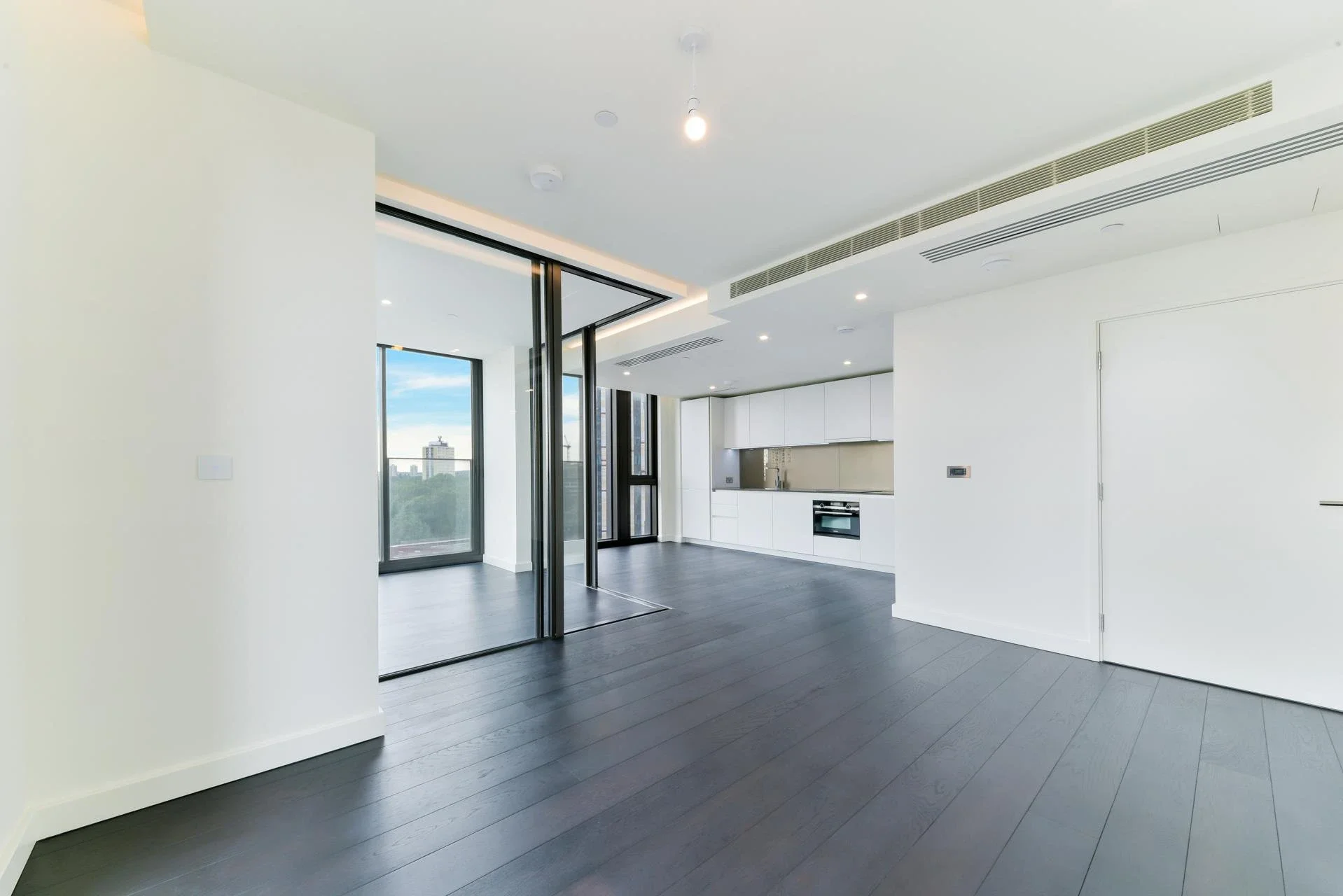 Flat Plough Lane in Greater London