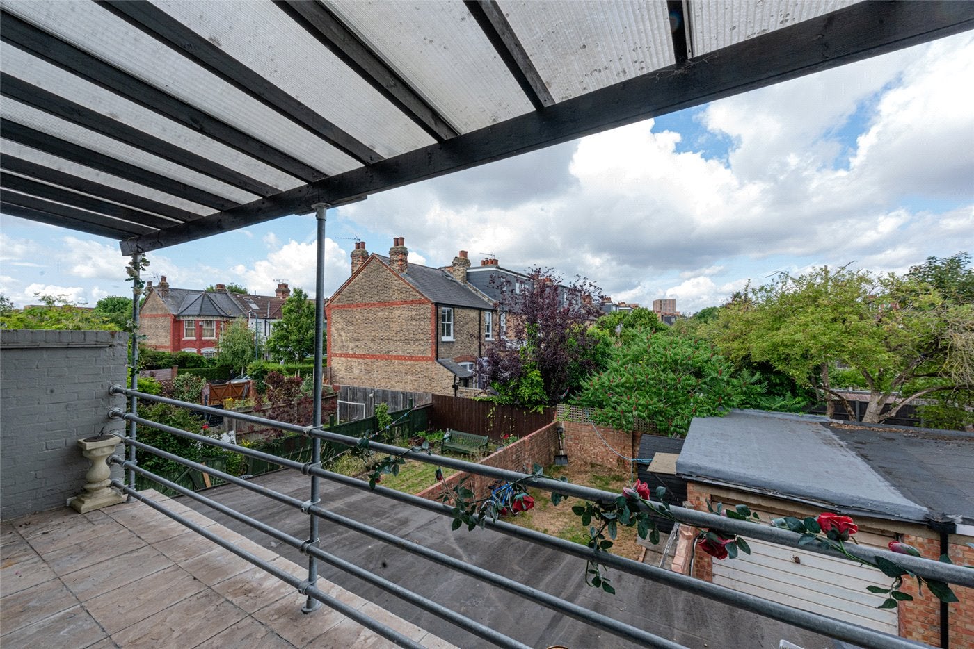 Flat Hamilton Road in Greater London