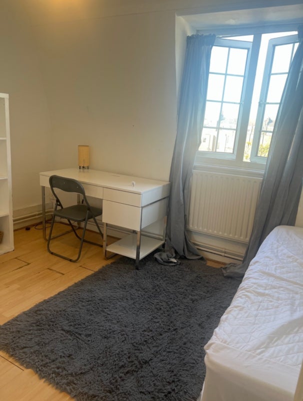 Room Arlington Road in Greater London