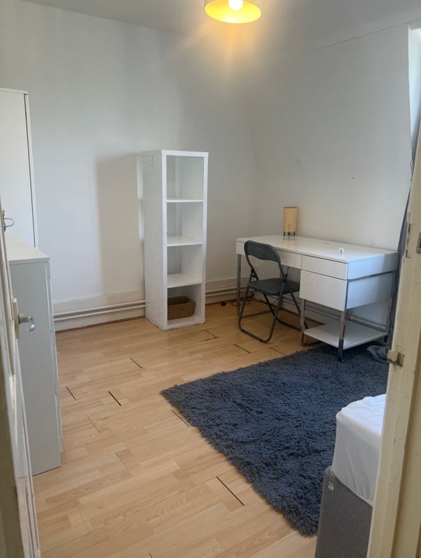 Room Arlington Road in Greater London