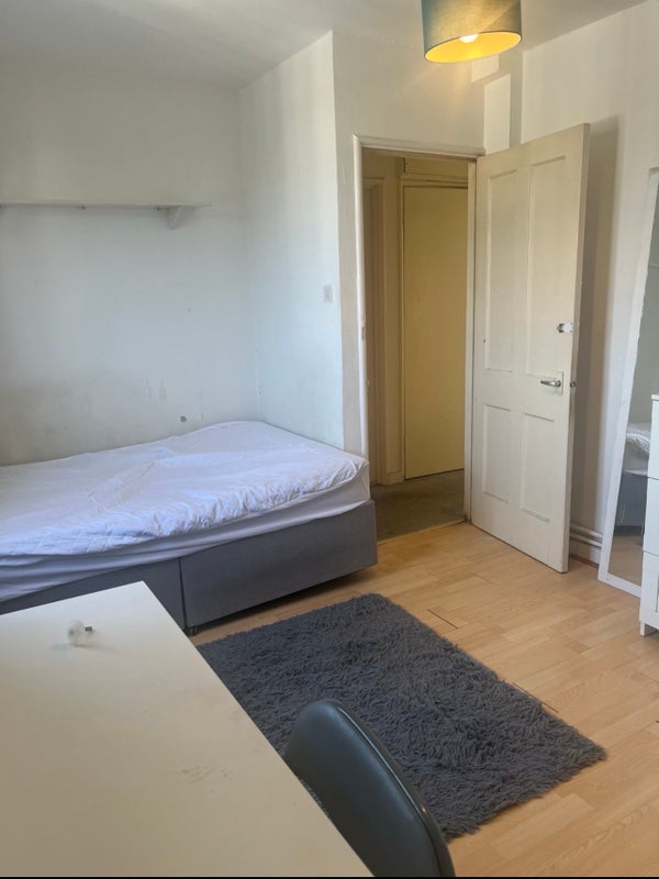 Room Arlington Road in Greater London
