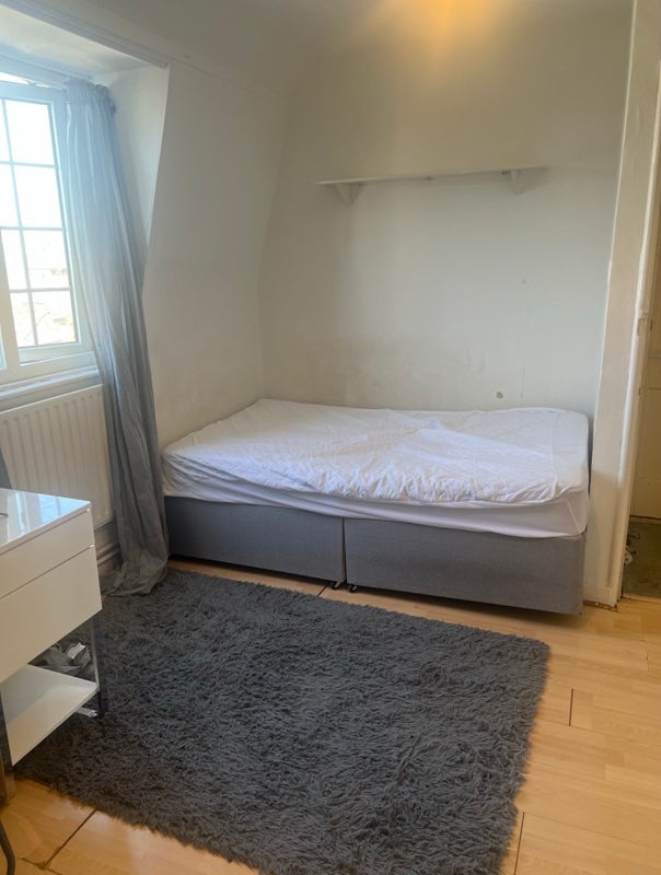 Room Arlington Road in Greater London