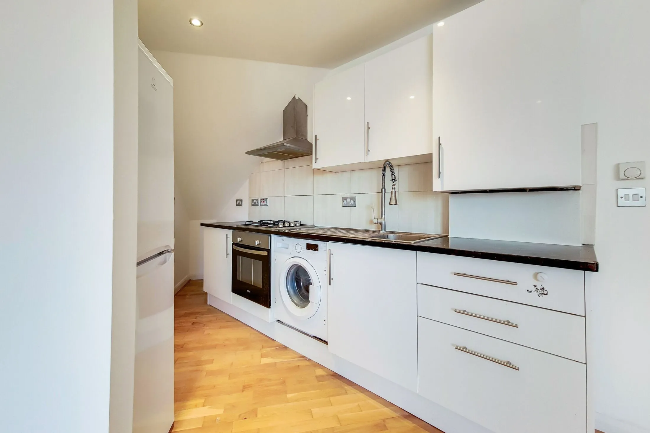 Flat Eastcote Lane in Greater London