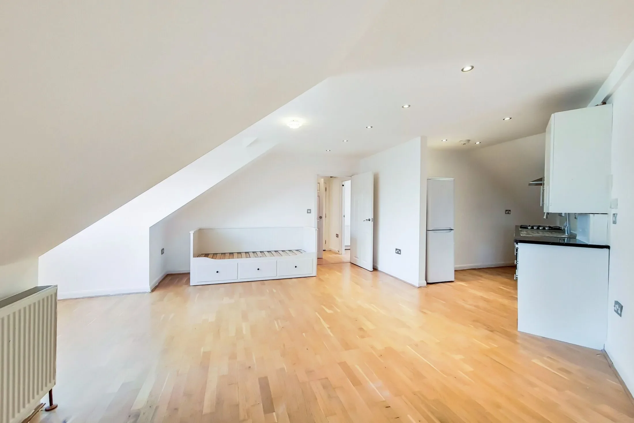 Flat Eastcote Lane in Greater London