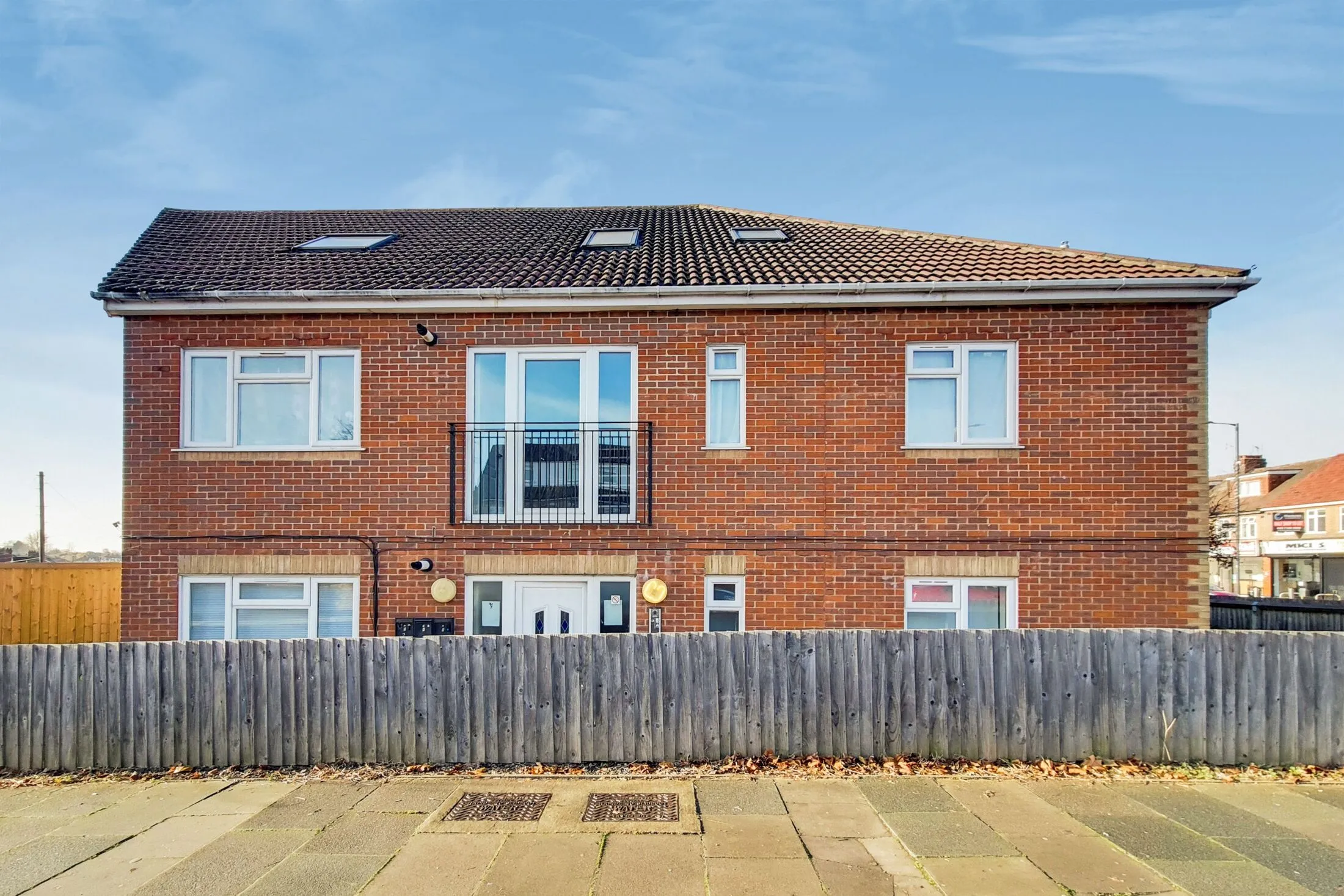 Flat Eastcote Lane in Greater London