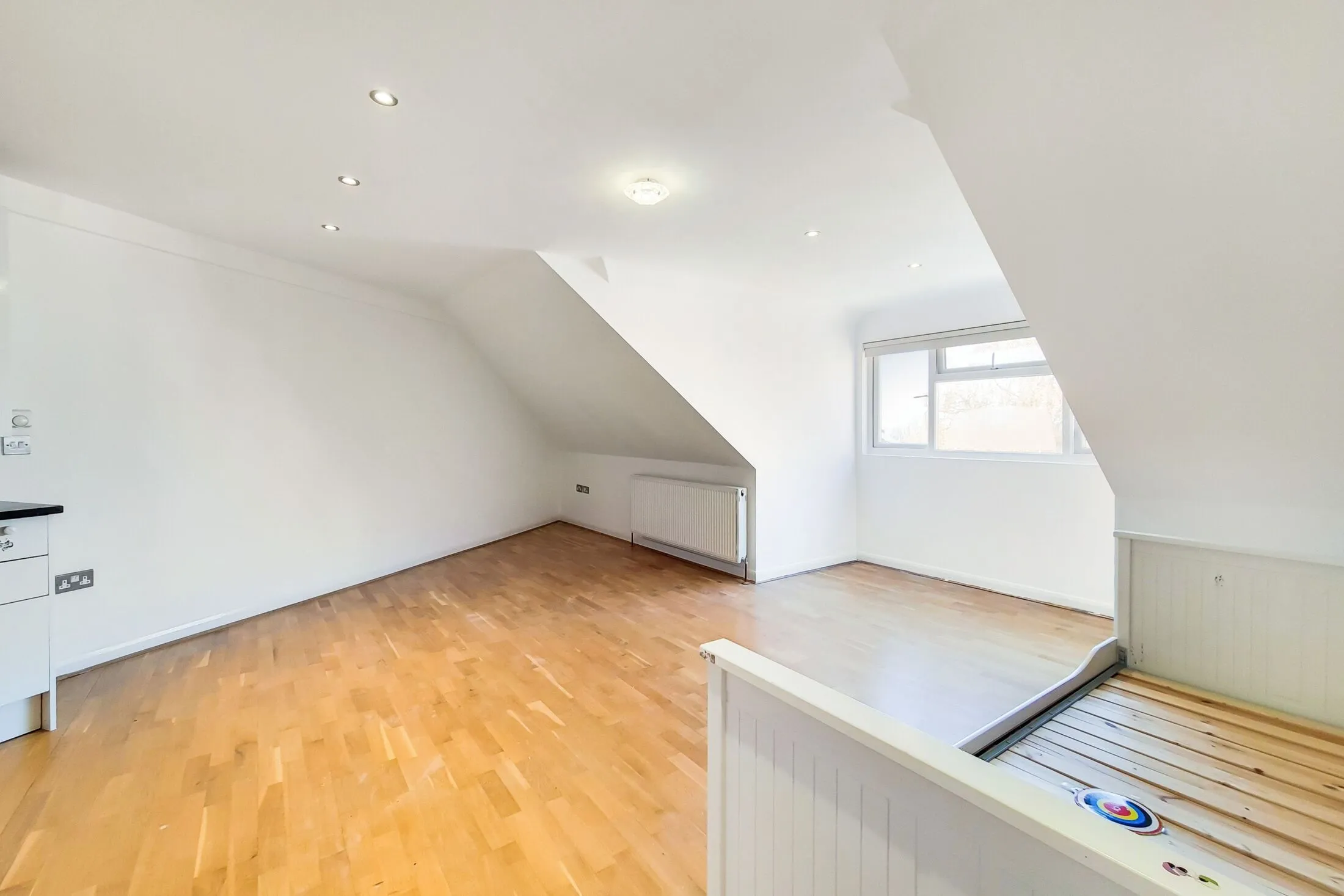 Flat Eastcote Lane in Greater London