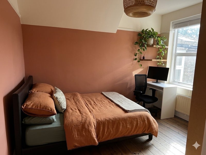 Room Claude Road in Greater London