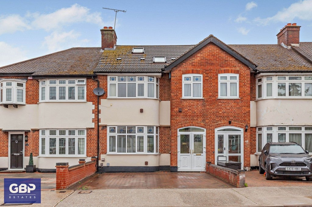 House Stanley Avenue in Greater London