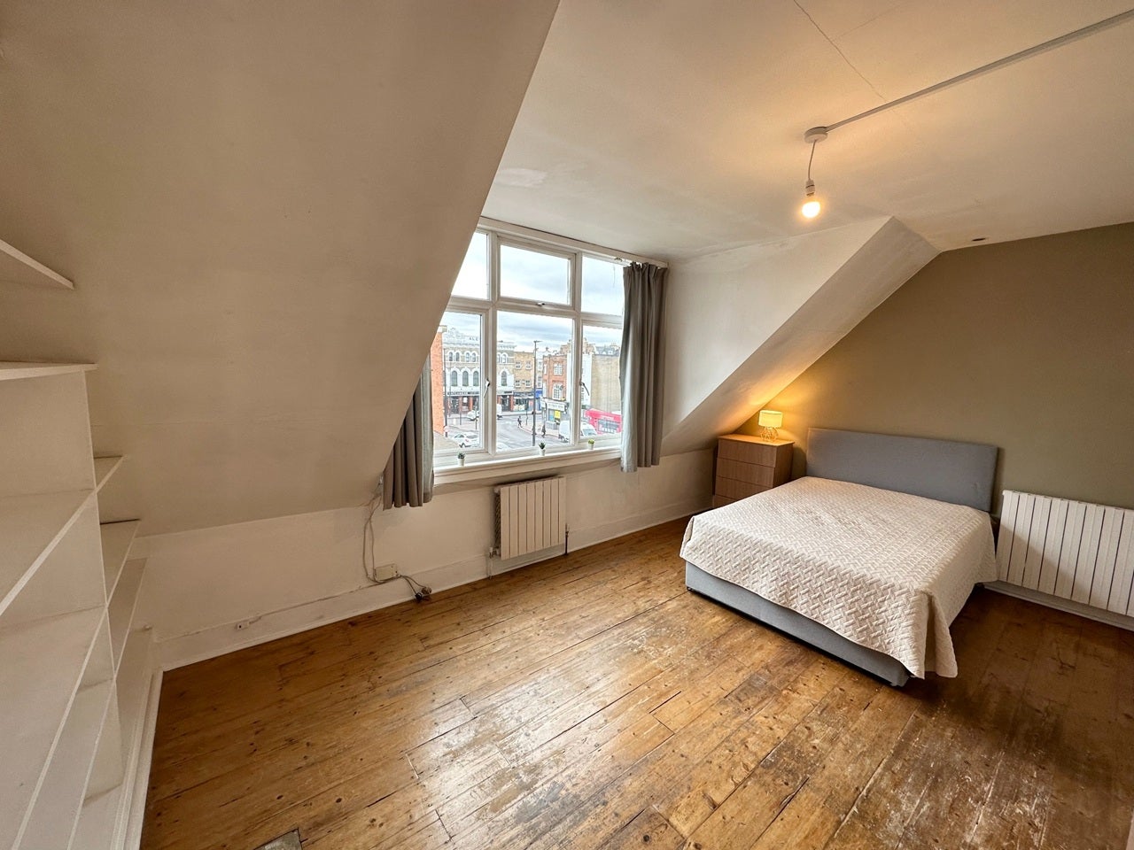 Flat Kersley Street in Greater London