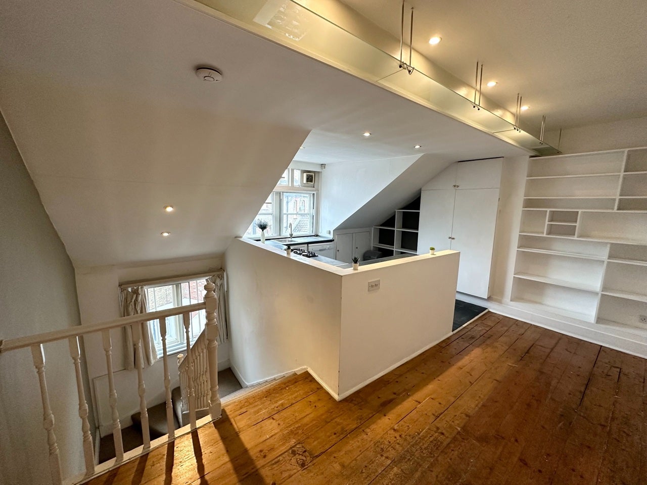 Flat Kersley Street in Greater London