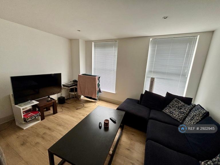 Flat Simpson Street in Greater London