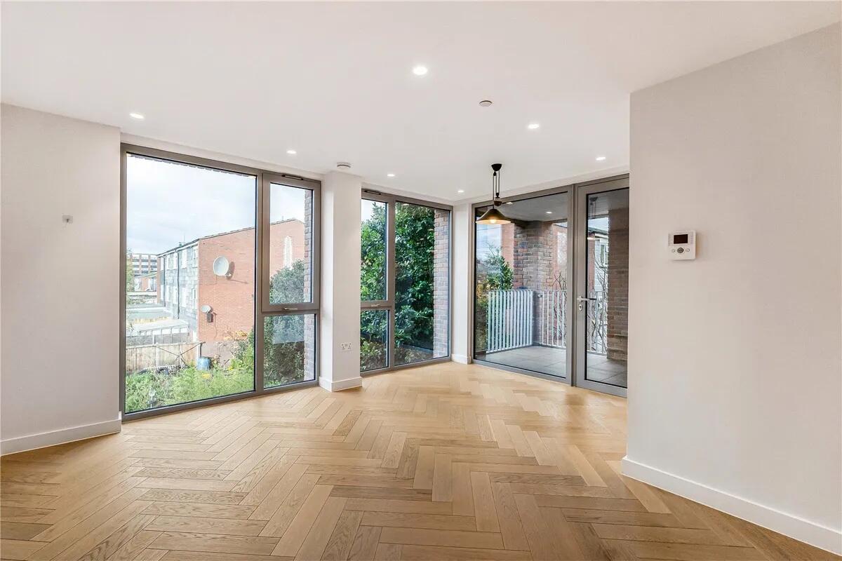 Flat Maple Path in Greater London