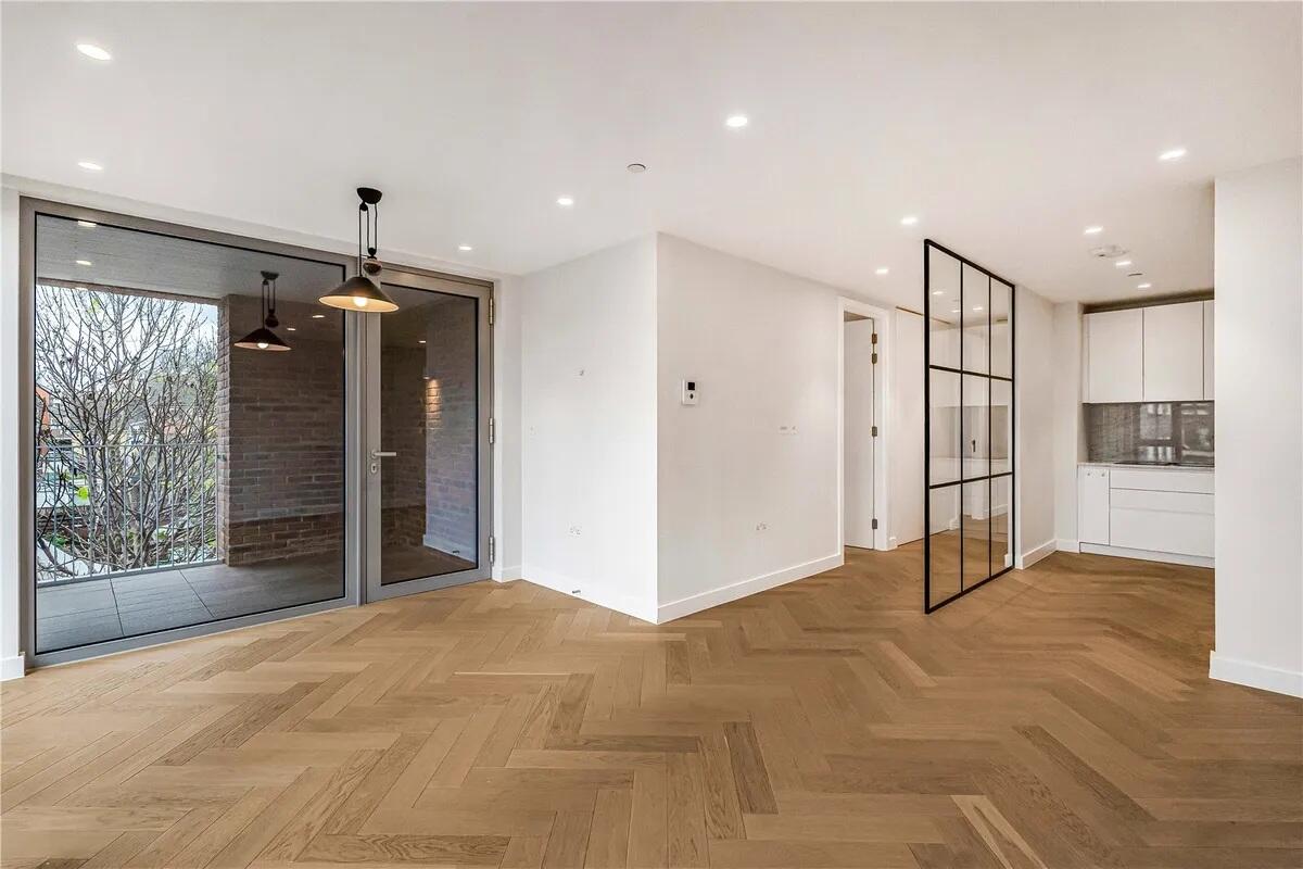 Flat Maple Path in Greater London