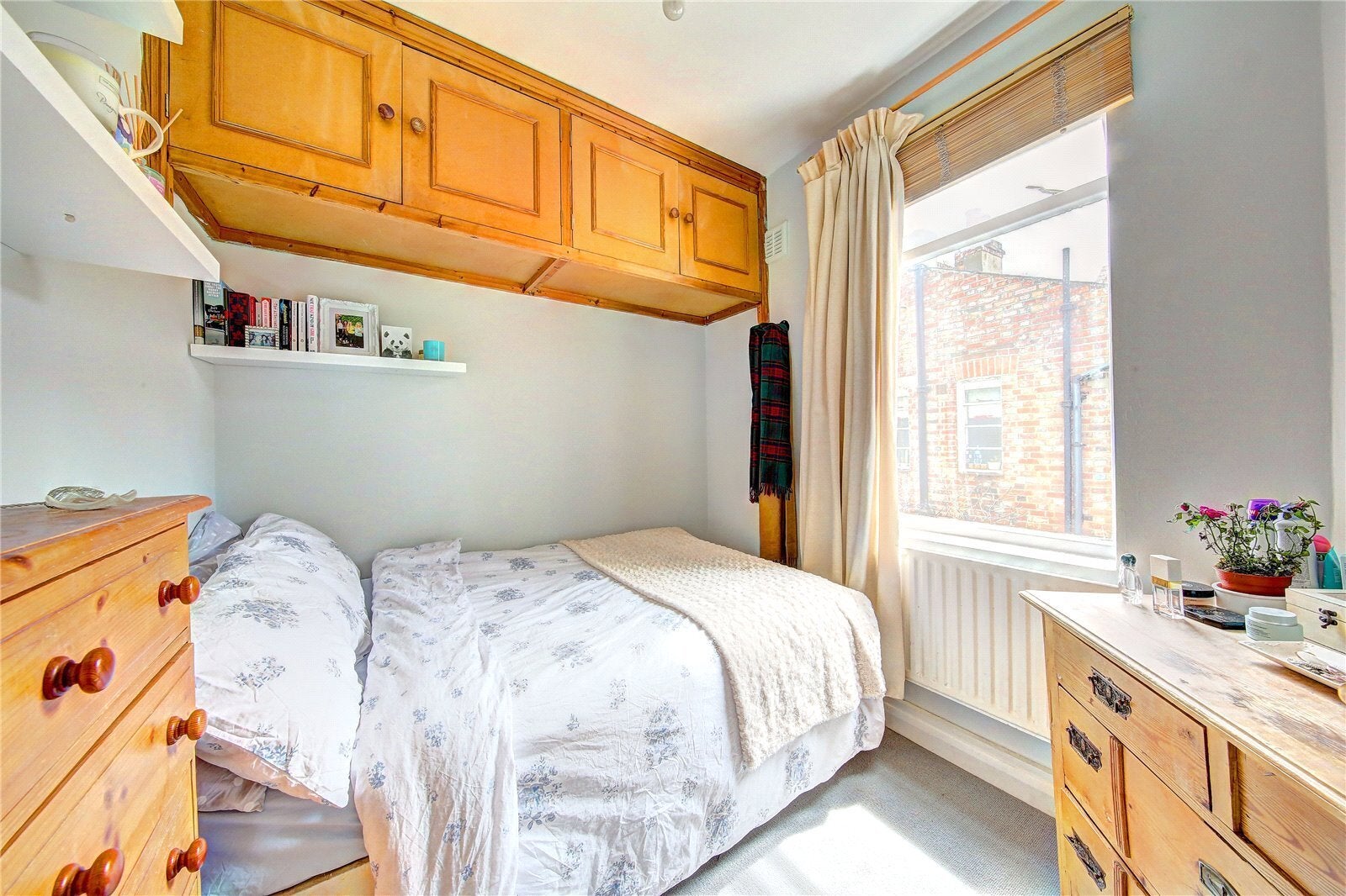 Flat Stephendale Road in Greater London
