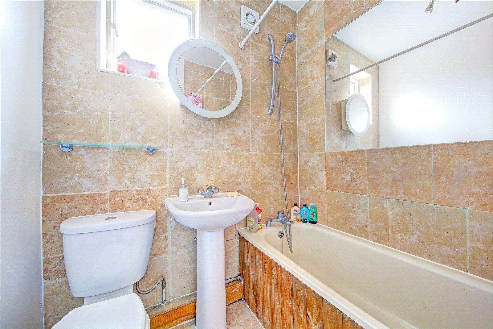 Flat Stephendale Road in Greater London