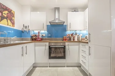 Flat Houghton Square in Greater London