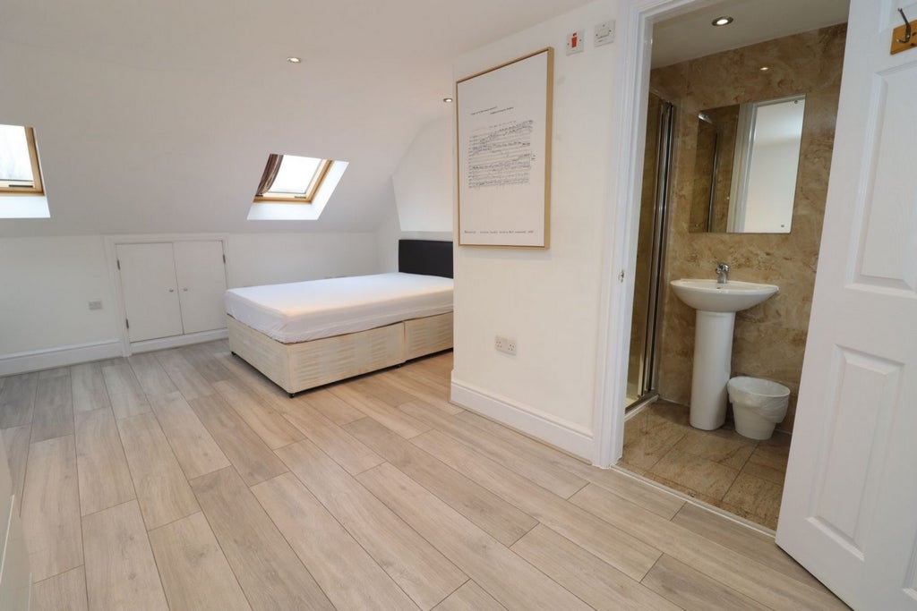 Room Globe Road in Greater London