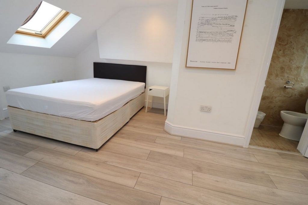 Room Globe Road in Greater London