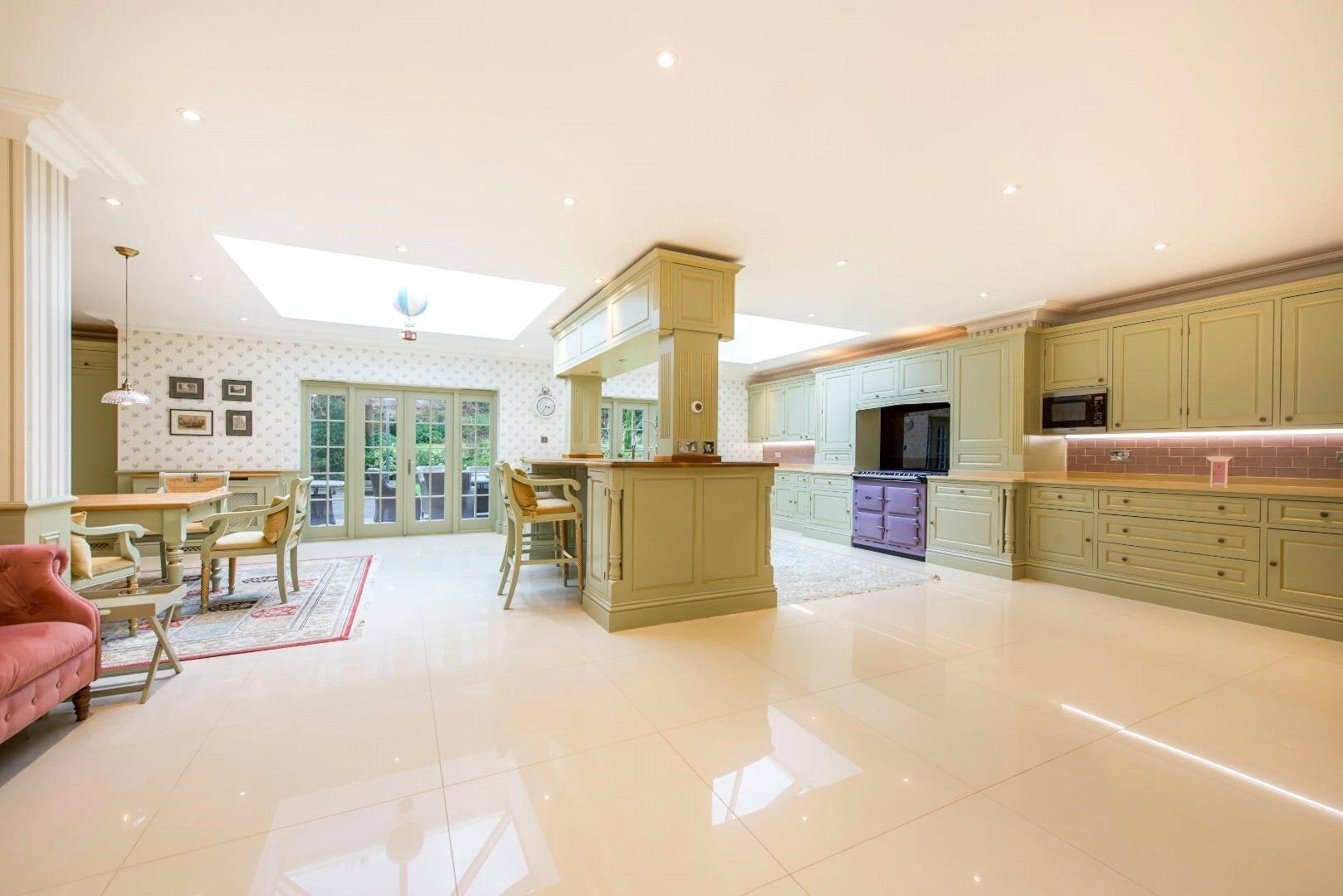 House Queens Drive in Elmbridge
