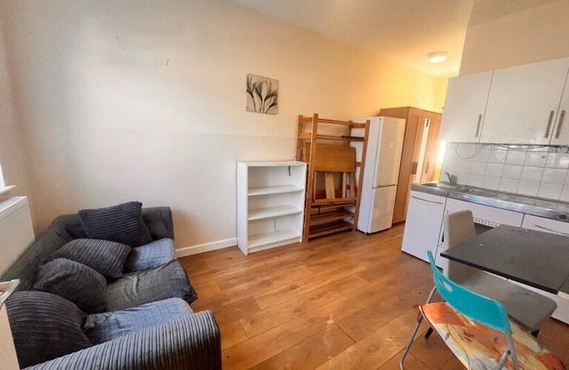 Flat Sherwood Avenue in Greater London