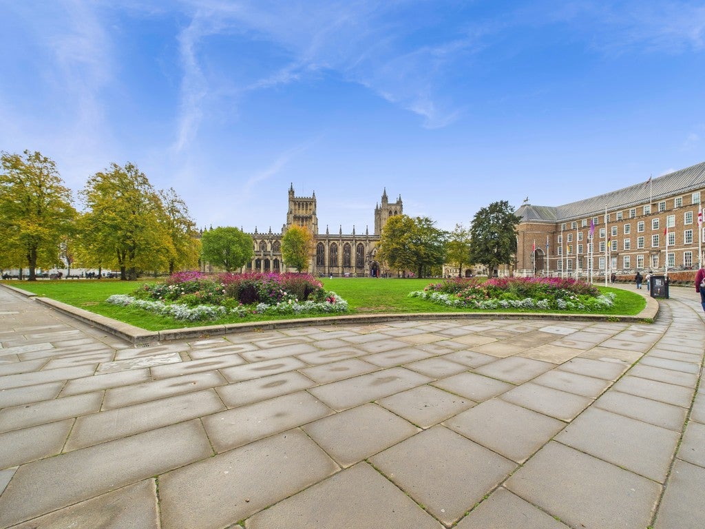 Flat College Green in Bristol