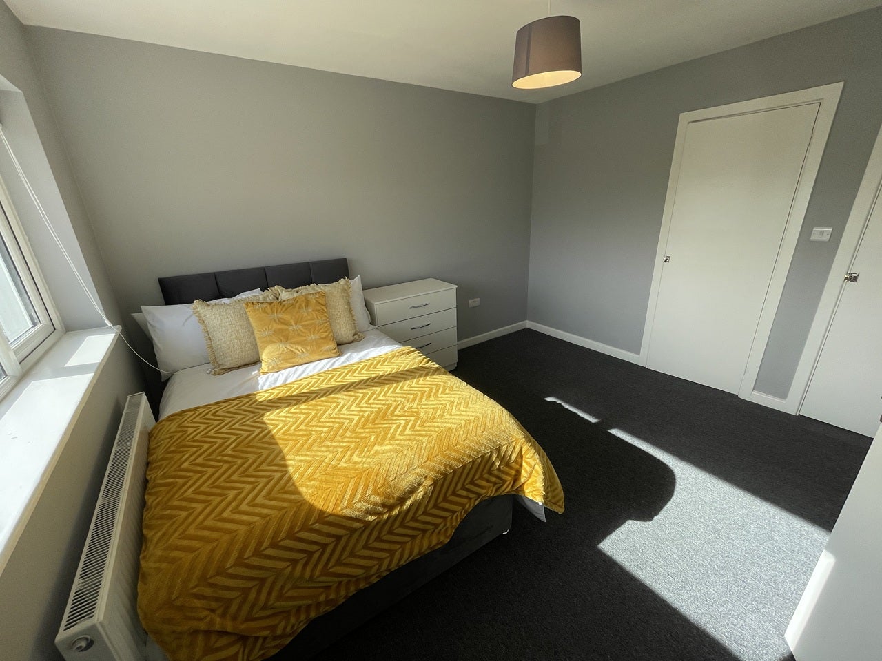 Room Great Central Avenue in Greater London