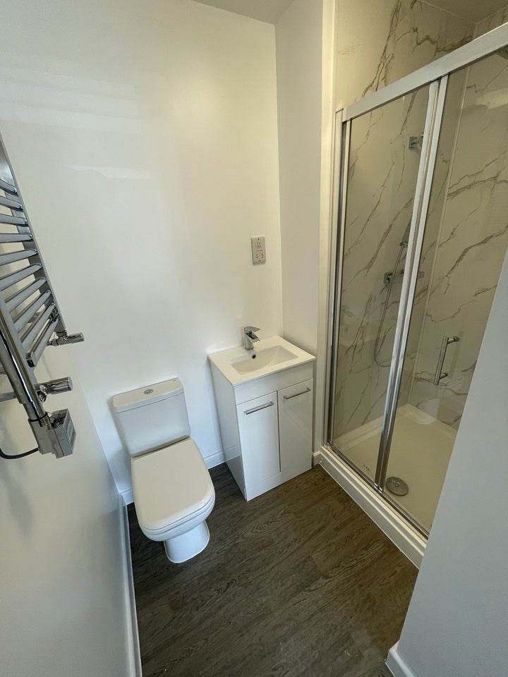 Room Great Central Avenue in Greater London