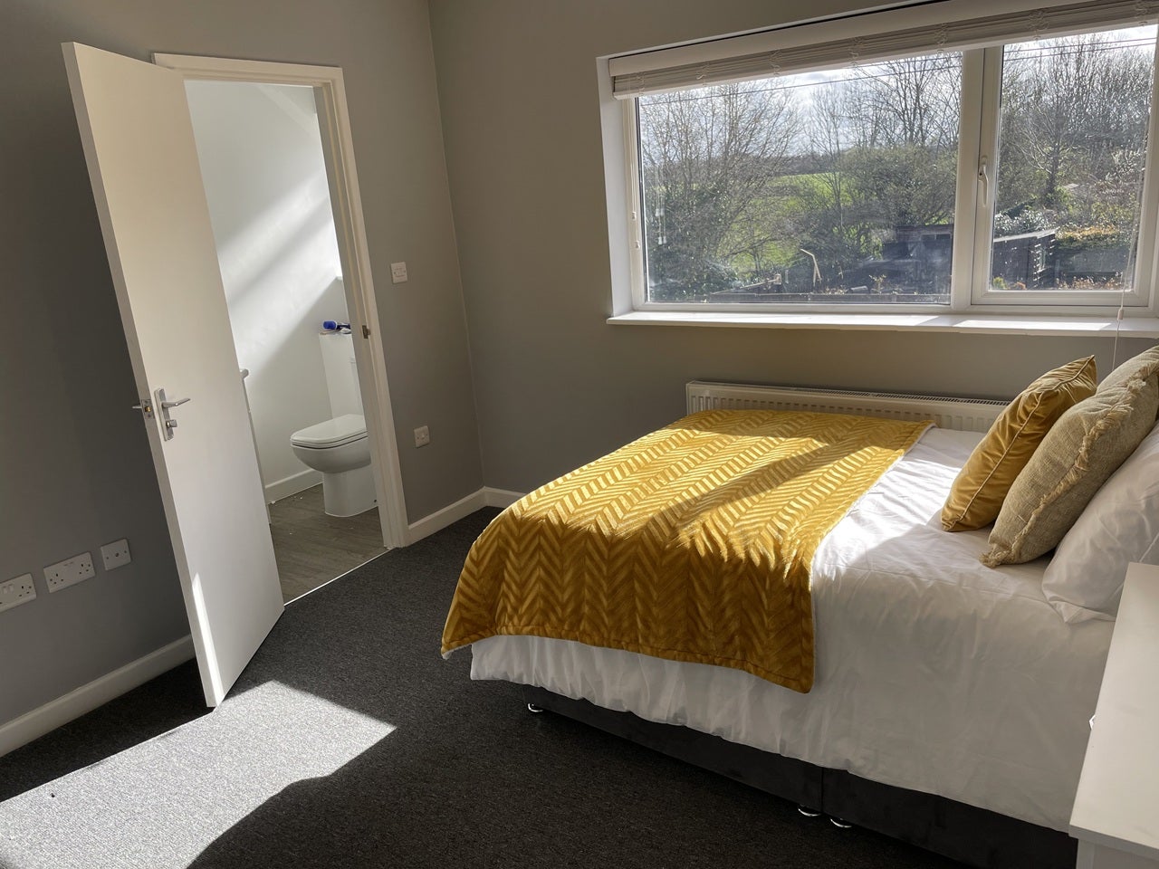 Room Great Central Avenue in Greater London