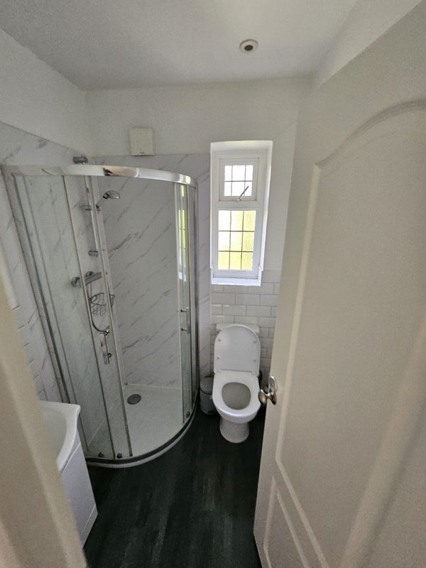 Room Ruscoe Road in Greater London