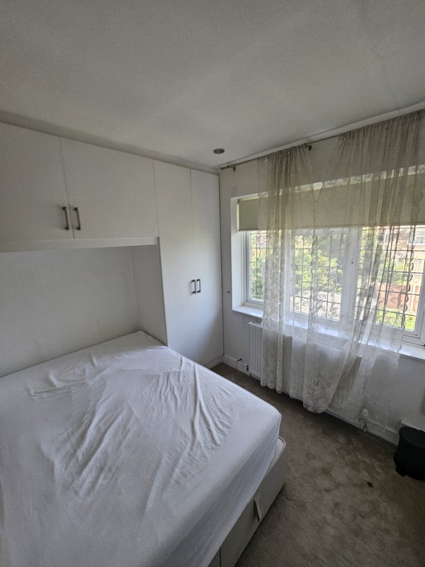 Room Ruscoe Road in Greater London
