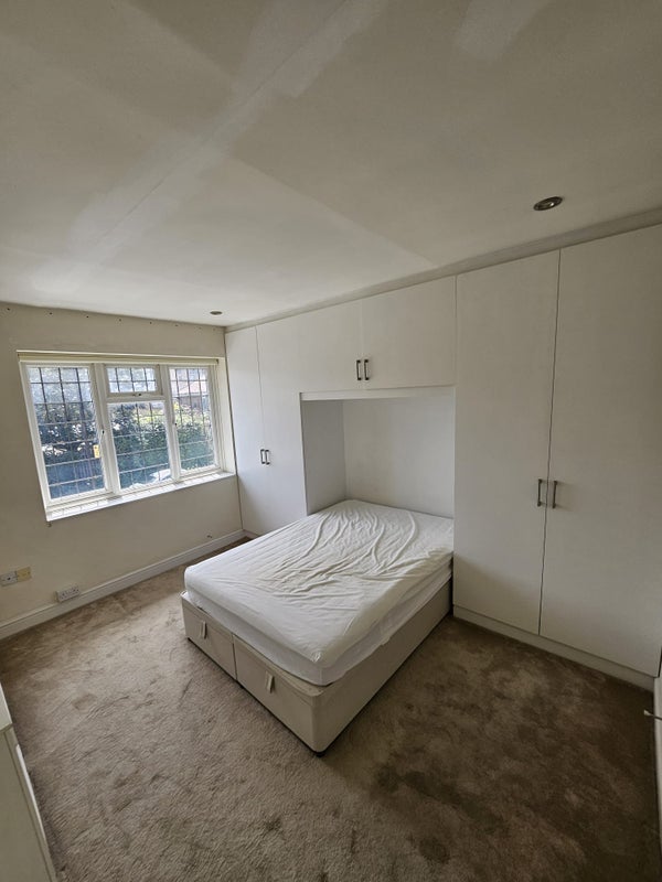 Room Ruscoe Road in Greater London
